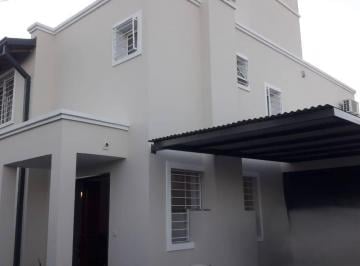 Casa de 7 ambientes, Córdoba · Duplex en Housing, con Cortinas y Aires (Incluye Impuestos y Expensas)