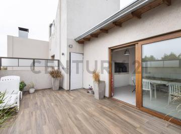 Departamento · 136m² · 4 Ambientes · 1 Cochera · Piso de Categoría en Venta | 3 Dorm. | Terraza Privada | Cochera