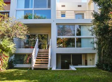 Casa · 225m² · 10 Ambientes · 2 Cocheras · Casa en Venta