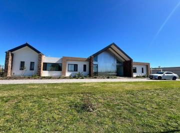 Casa · 370m² · 7 Ambientes · 2 Cocheras · Venta Casa, Chacras de La Cruz, Exaltacion.