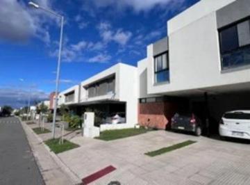 Casa · 4 Ambientes · 1 Cochera · Casa - Miradores de Manantiales II