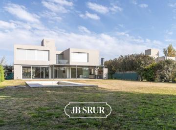 Casa · 380m² · 6 Ambientes · 3 Cocheras · Casa en Venta de 3 Dorm. en Country La Santina