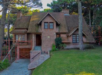 Casa · 135m² · 5 Ambientes · 1 Cochera · Casa de 3 Dorm. en Venta en La Zona B5 de Pinamar con Cochera a 6 Cuadras de La Playa.