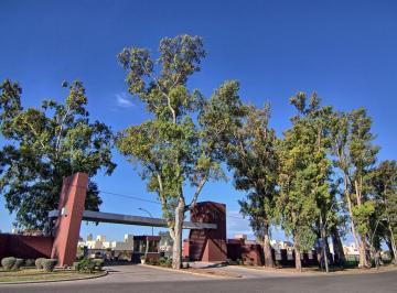 Terreno , Córdoba · Lote de 377,43 m² con Amenities y Seguridad en Venta - Claros del Bosque