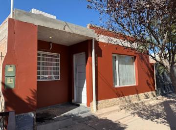 Casa · 90m² · 4 Ambientes · 1 Cochera · Alquilo a Empresa, Casa Amoblada de 3 Dorm.