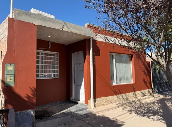 Casa · 90m² · 4 Ambientes · 1 Cochera