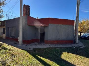 Casa · 140m² · 3 Ambientes · 1 Cochera · Hermosa Casa de Esquina en Alquiler!