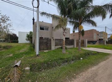 Casa · 174m² · 5 Ambientes · 2 Cocheras · Venta - Casa de 3 Dorm. con Cochera Doble - Tierra de Sueños III, Roldan, Santa Fe.