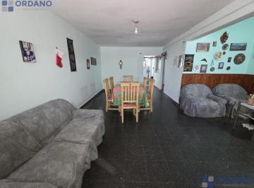 Casa · 128m² · 4 Ambientes · 1 Cochera · Casa 3 Habitacioenes con Cochera y Patio