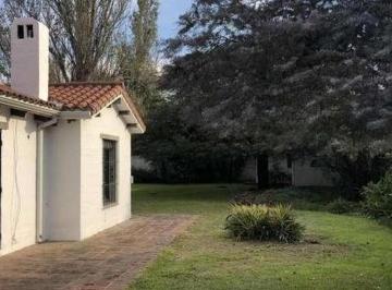 Casa · 396m² · 6 Ambientes · 3 Cocheras · Casa Excelente Ubicación Para Vivir o Housing