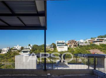 Casa · 238m² · 6 Ambientes · 2 Cocheras · Casa en Venta de 3 Dorm. en Barrio La Pankana.
