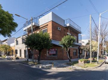 Casa · 65m² · 4 Ambientes · 1 Cochera · Excelente Casa de 4 Ambientes en Esquina con Cochera, Terraza y Parrilla