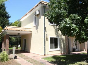 Casa · 100m² · 4 Ambientes · 1 Cochera · Casa en Moreno