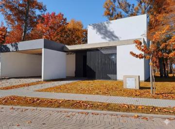 Casa · 225m² · 6 Ambientes · 2 Cocheras · Casa en Nuevo Malagueño
