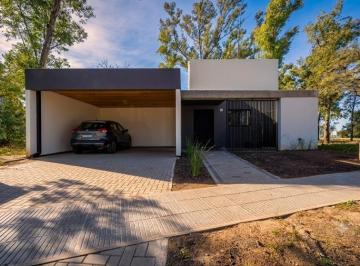 Casa · 225m² · 6 Ambientes · 2 Cocheras · - Única - Casa a Estrenar S/terr 380 m² - 3dor (2 en Planta Baja)