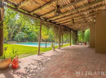 Casa · 191m² · 7 Ambientes · 4 Cocheras · Lindisima Casa en Venta en Barrio Saint Matthews