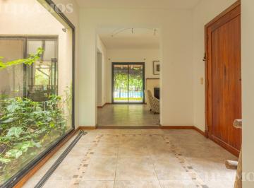 Casa · 191m² · 6 Ambientes · 4 Cocheras · Lindisima Casa en Venta en Barrio Saint Matthews