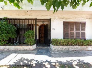 Casa · 300m² · 5 Ambientes · 1 Cochera · Venta de Casa en Hurlingham Oportunidad!