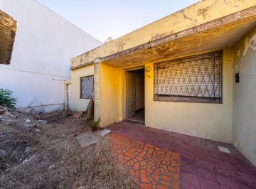 Casa · 87m² · 4 Ambientes · Casa de Pasillo en Venta 2 Dorm. a Reciclar