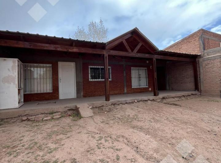 Casa · 65m² · 3 Ambientes · 3 Cocheras