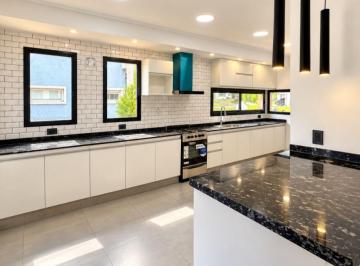 Casa de 4 ambientes, San Vicente · Espectacular Casa Barrio San Lucas Usd 198.000 Nuevo Valor!