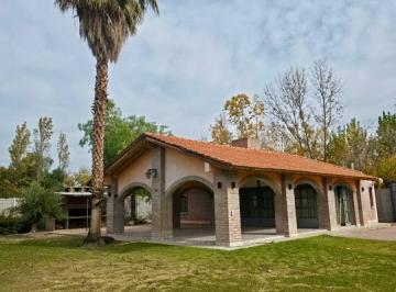 Quinta vacacional de 4 ambientes, Lunlunta · Casa Quinta en Venta. Oportunidad!