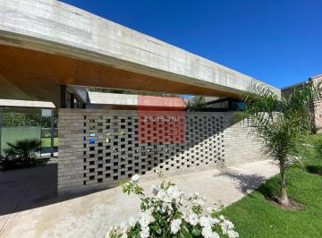 Casa · 230m² · 5 Ambientes · 2 Cocheras · Casa en Rumenco
