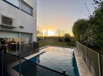 Casa · 160m² · 4 Ambientes · 1 Cochera · Casa en Altos de Hudson II