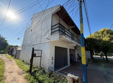 PH · 162m² · 3 Ambientes · 1 Cochera · Venta PH 2 Dorm. 2 Locales Cochera Fisherton