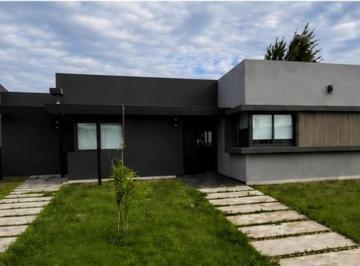 Casa · 200m² · 5 Ambientes · Hermosa Casa en Alquiler en San Sebastian