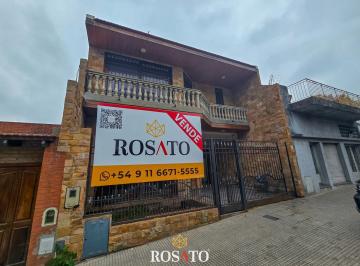 Casa · 400m² · 4 Ambientes · 3 Cocheras · Venta Casa 4 Ambientes de Dos Plantas con Patio y Quincho en Villa Lugano
