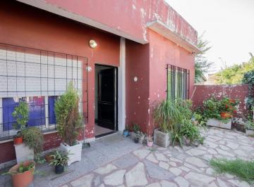 Casa · 98m² · 6 Ambientes · 1 Cochera · Venta de Casa Para 2 Familias en Ituzaingó