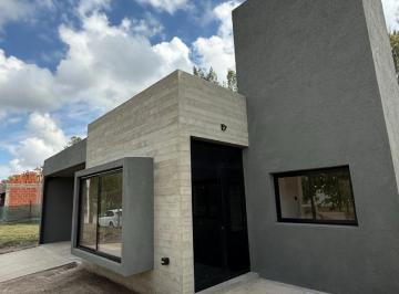 Casa · 189m² · 5 Ambientes · 2 Cocheras · Casa en Tejas 4
