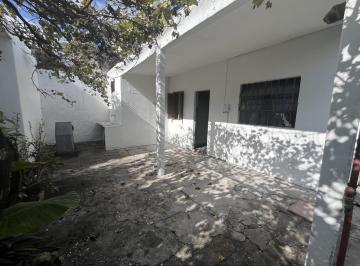 Casa · 72m² · 4 Ambientes · Casa Americana a Refaccionar en Zona Oeste con Excelente Potencial.