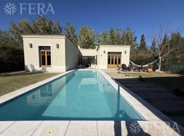 Casa · 136m² · 4 Ambientes · 4 Cocheras · Venta Casa 4 Ambientes con Piscina en Ecobarrio - El Retiro Brandsen
