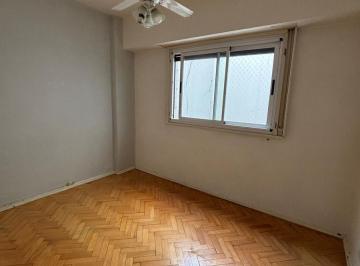 Departamento · 37m² · 2 Ambientes · Dos Ambientes Super Silencioso y Luminoso! a Dos Cuadras del Subte B! J. E. Uriburu 200