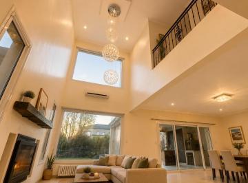Casa · 340m² · 5 Ambientes · 5 Cocheras · Alquiler Casa Nuevo Quilmes 5 Ambientes Pileta Galeria