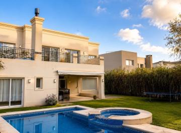 Casa · 340m² · 5 Ambientes · 5 Cocheras · Alquiler Casa Nuevo Quilmes 5 Ambientes Pileta Galeria
