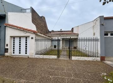 Casa · 120m² · 6 Ambientes · 1 Cochera · Casa en Esperanza