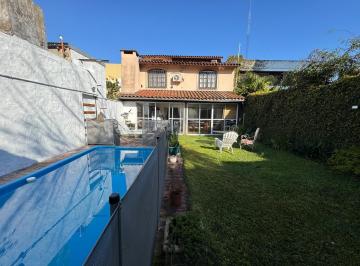 Casa · 370m² · 6 Ambientes · 2 Cocheras · Chalet 6 Amb, Parque con Piscina, Quincho y Cochera Doble.