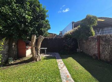 Casa · 175m² · 5 Ambientes · 2 Cocheras · Venta Casa 2 Dorm. + Cochera + Jardin
