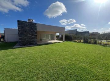 parque casa san ramon 2.jpeg · Casa en Venta 4 Ambientes Pilar