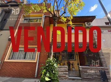 Casa · 136m² · 4 Ambientes · Venta Casa Lote Propio con Patio y Parrilla en Parque Chacabuco