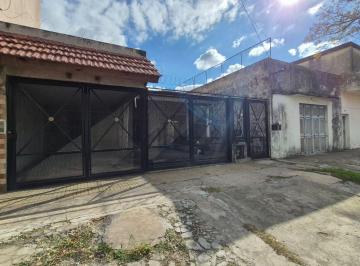 Casa · 51m² · 4 Ambientes · 3 Cocheras · Casa 3 Ambientes con Quncho Lote Propio 371