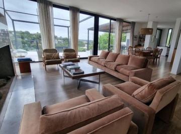 Casa · 360m² · 5 Ambientes · 2 Cocheras · Casa en Barrio Estancia Q2