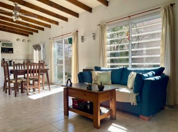 Casa · 150m² · 4 Ambientes · 1 Cochera · Casa de 3 Dorm. en Venta