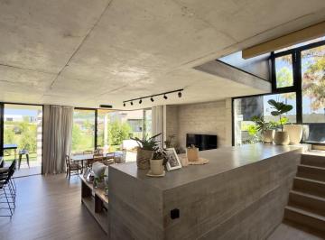 Casa · 200m² · 4 Ambientes · 2 Cocheras · Excelente Chalet de Diseño en Rumencó Joven