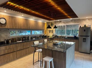 Casa · 205m² · 4 Ambientes · 4 Cocheras · Casa en Venta en Escobar