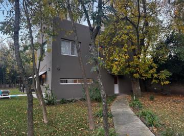Casa · 205m² · 4 Ambientes · 4 Cocheras · Casa en Venta en Escobar