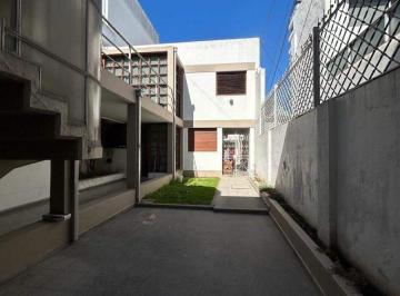 Casa de 10 ambientes, La Plata · Casa en Venta C/ Cochera en La Plata